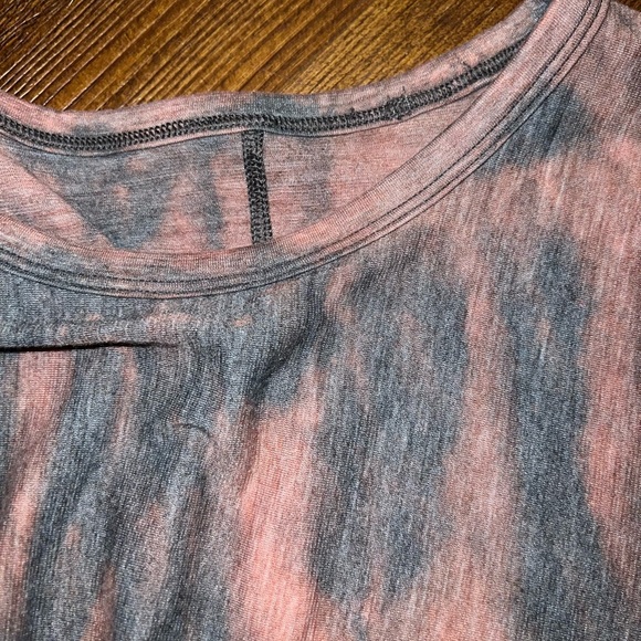 Lululemon Athetica Gray Crescent Tied Short Sleeve Top Size 2 - Picture 6 of 8